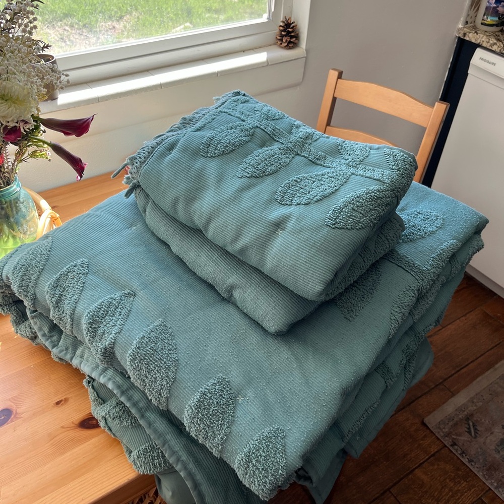 Opalhouse Jungalow Sunset + Vine Quilt and Pillow Shams